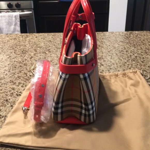 Sold NWT Burberry Vintage Banner - Picture 3 of 8